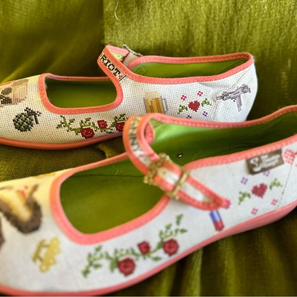 Hot Chocolate Designs Riot Granny flats - Picture 5 of 8